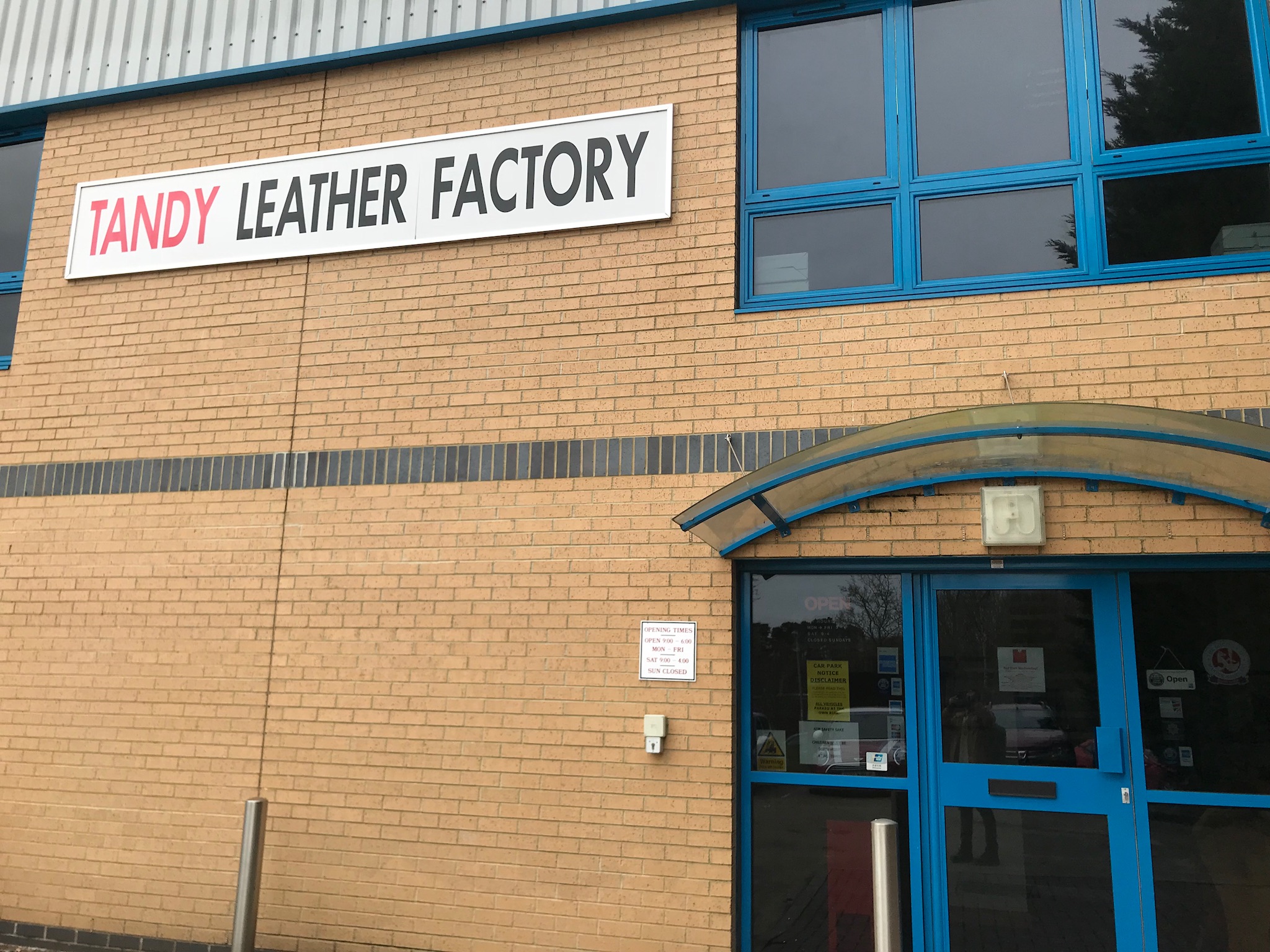 イギリスでの活動(^^) Tandy Leather Factory 訪問