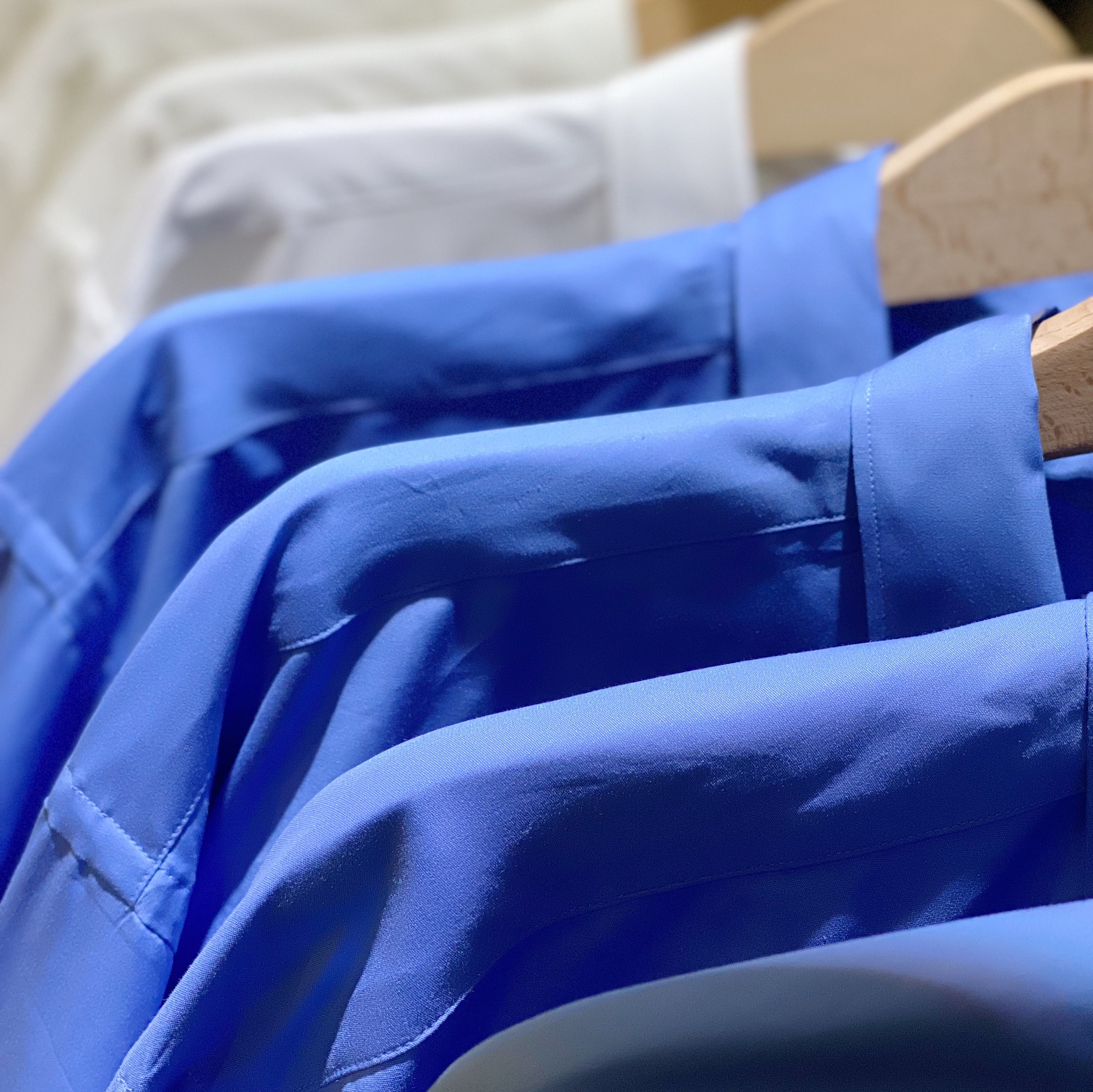 デザイナー渾身の一枚。CASUAL DRESS SHIRTS