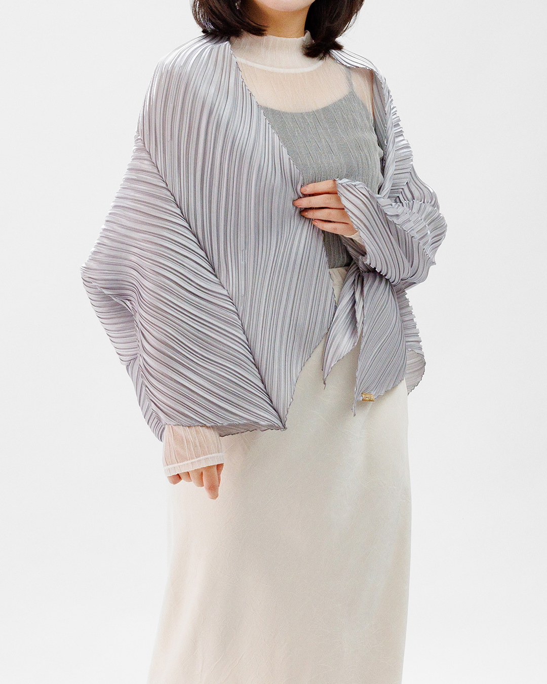 昨年発売の人気ストールに新色が登場!ジャケットやコートスタイルのアクセントに