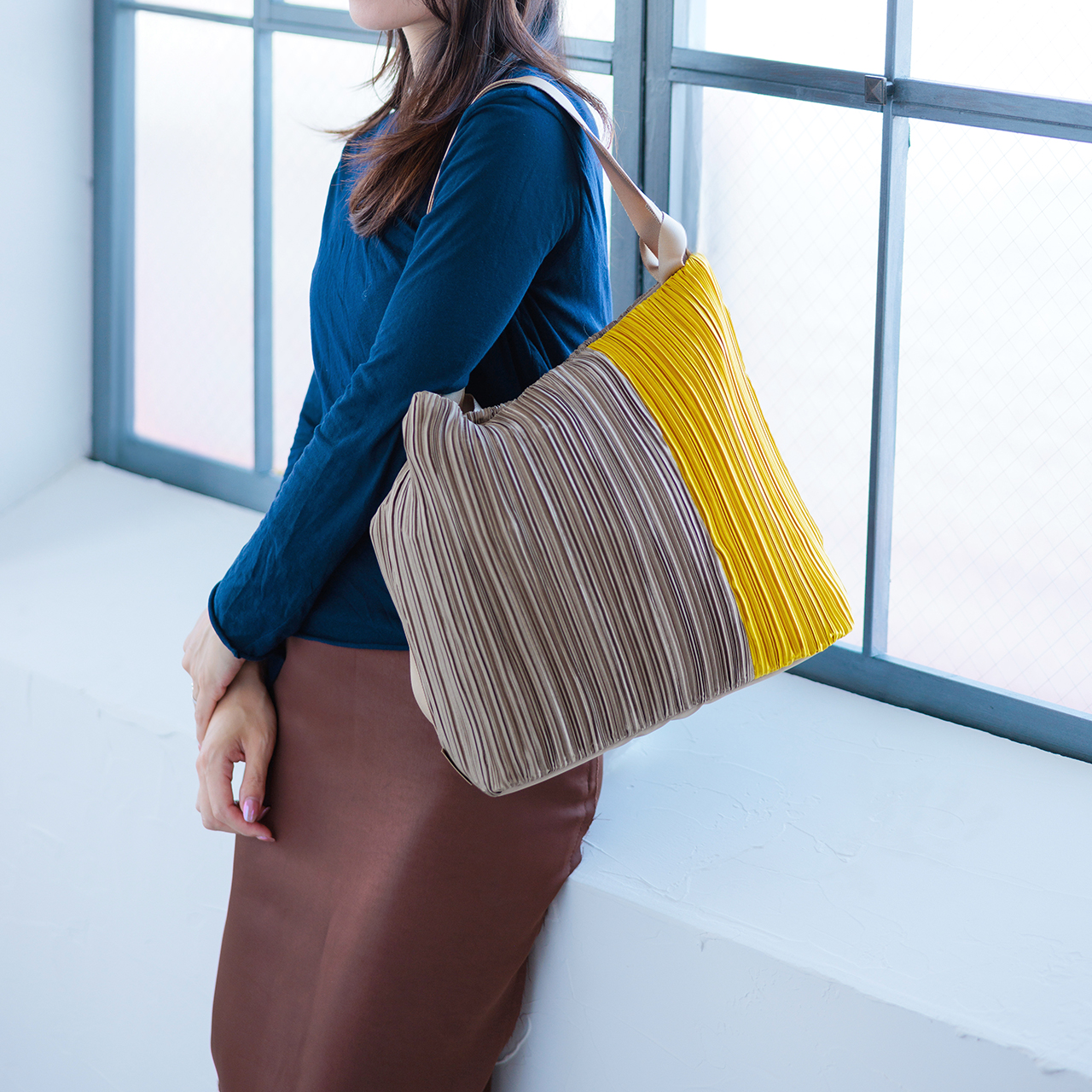 芸術の秋に！美術館に行く日におすすめのディオニスのバッグコーデ