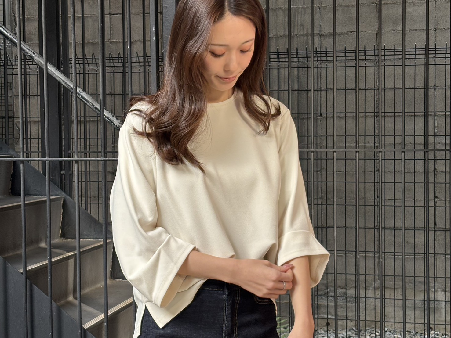 今すぐ欲しい!春のスタメン確定「スリーブタックブラウス」が可愛すぎ♪