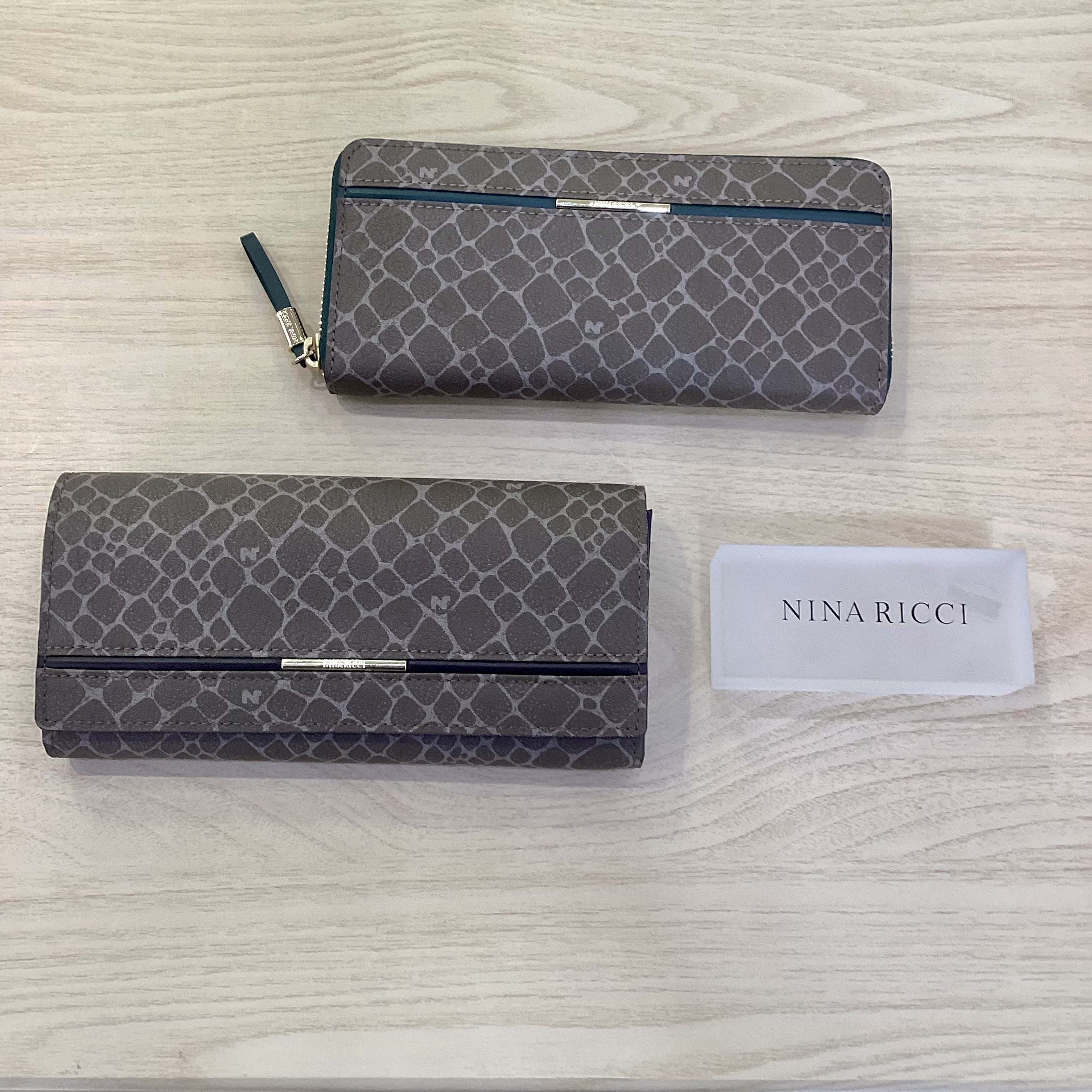 ニナリッチ新作財布入荷。