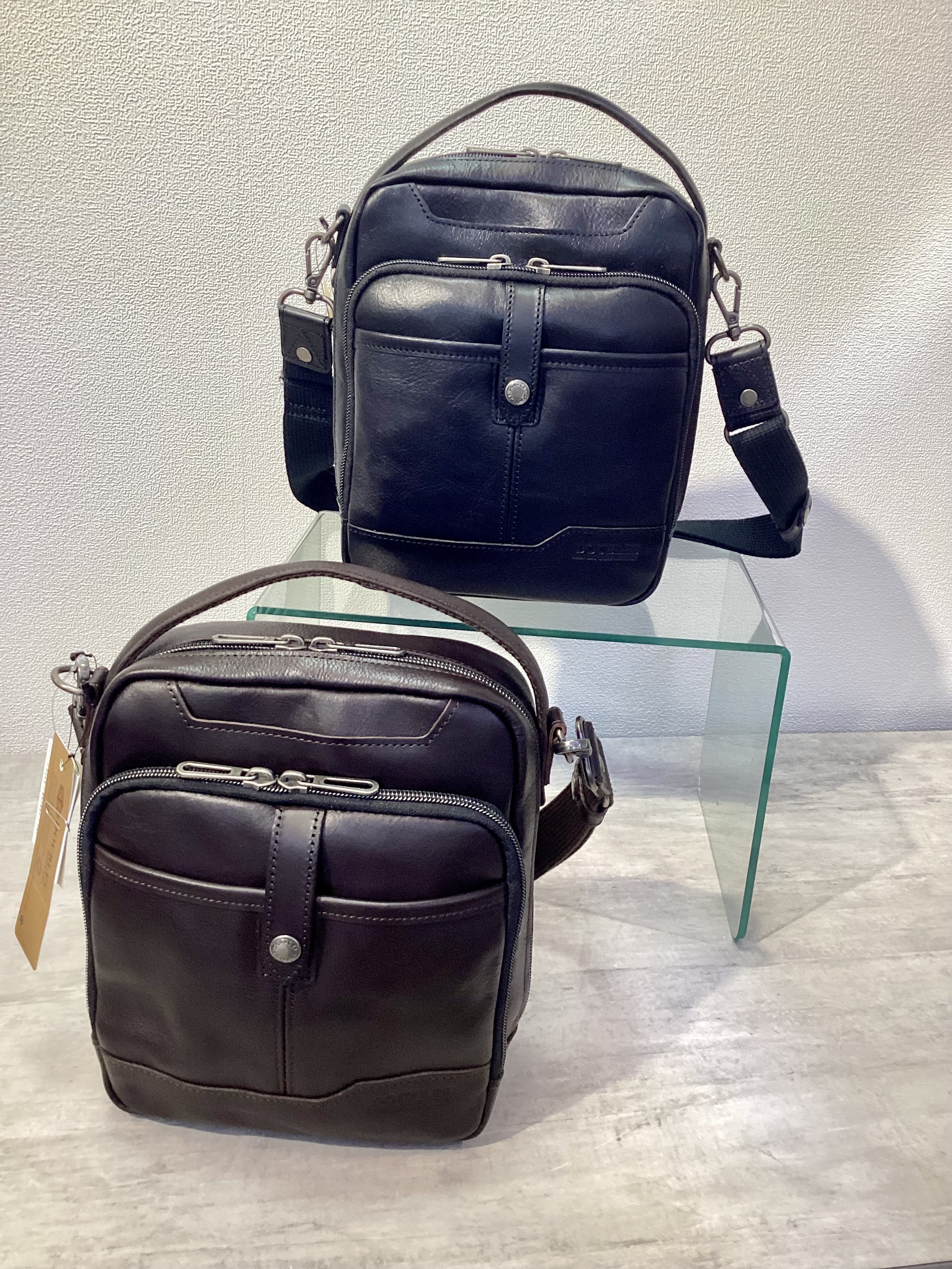 【気楽に使える本革ショルダーバッグ入荷♣️】
