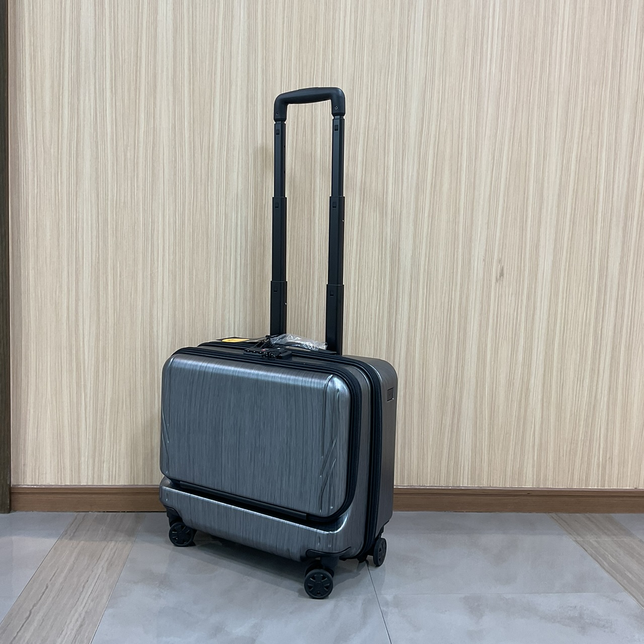 「ジェットエクセル」ビジネスキャリーケース