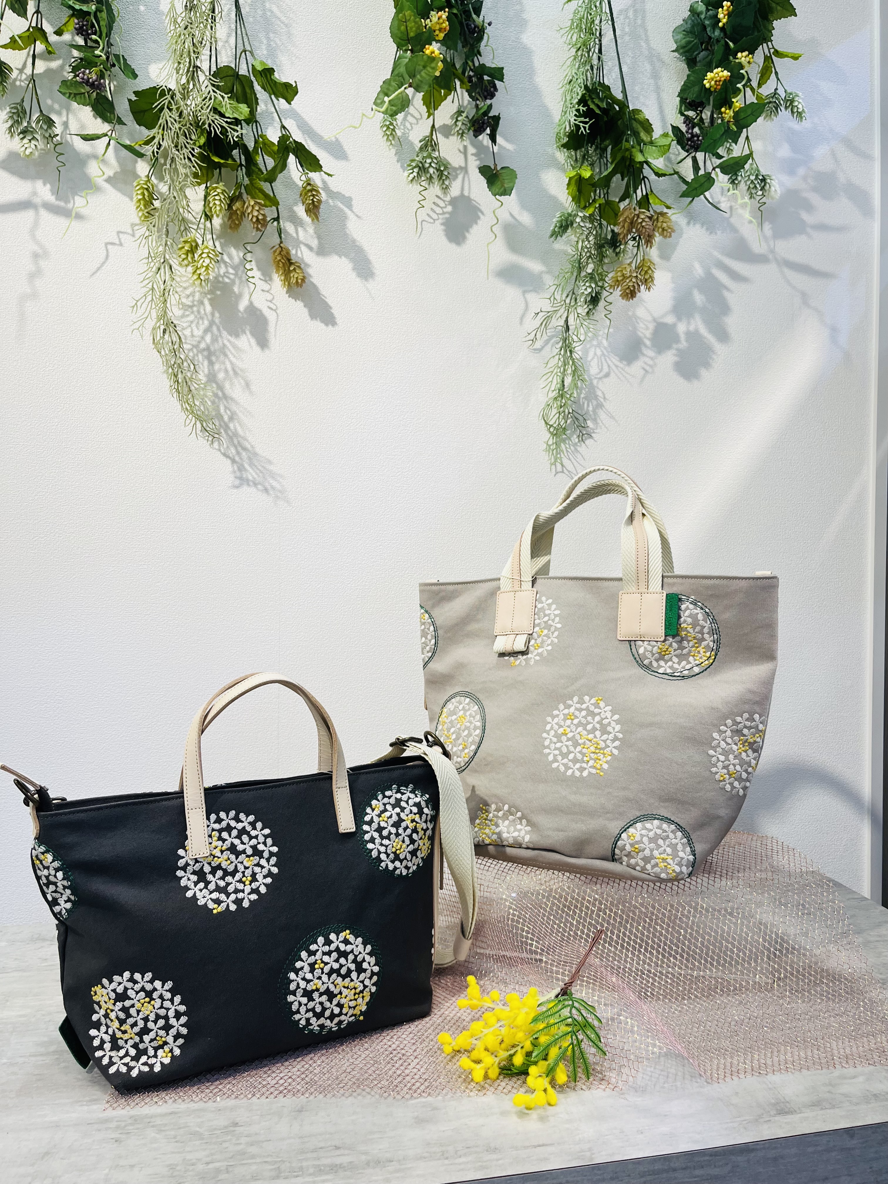 ミモザのお花の刺繍バッグ