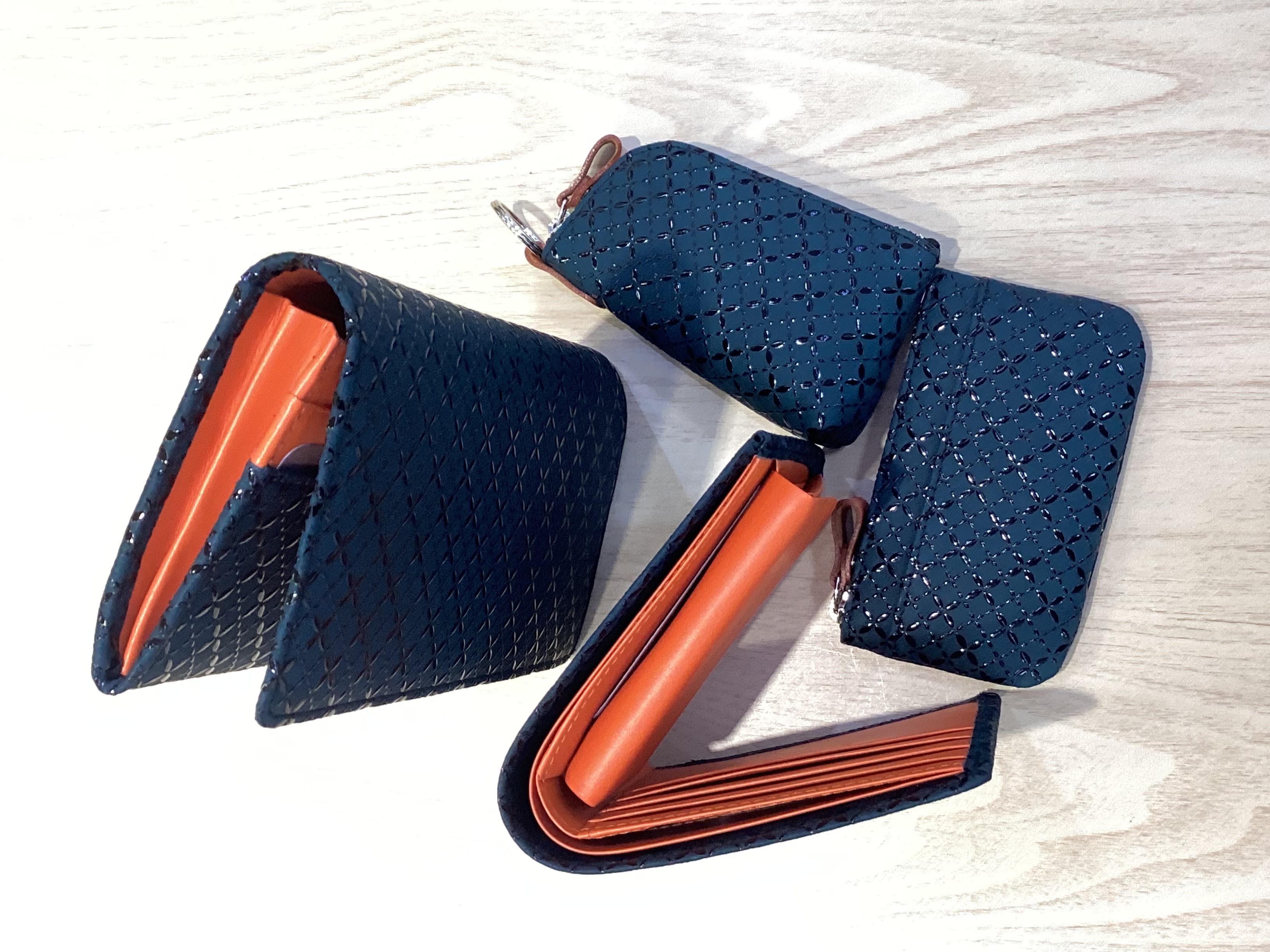 ｢印傳屋【HISOCAひそか】新作財布入荷💚」