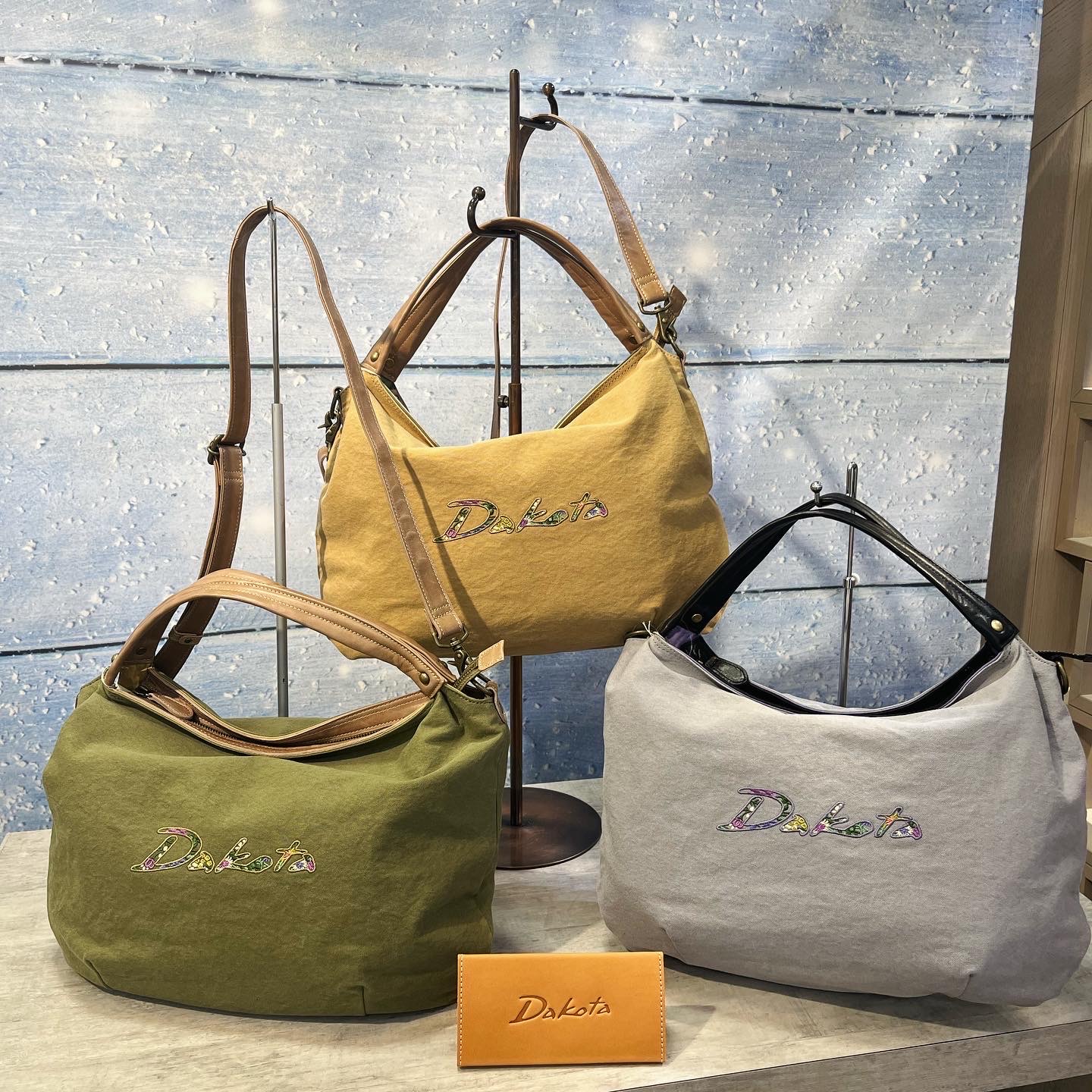 【Dakota ダコタ】花モチーフ刺繍を閉じ込めたバッグ