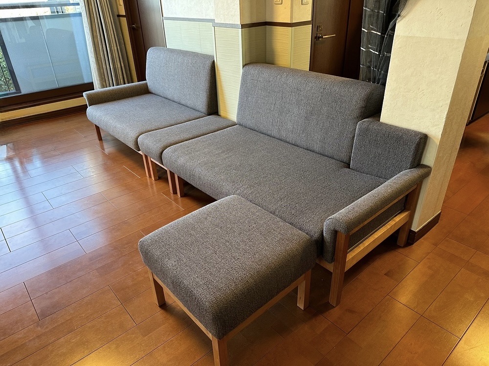 神奈川県相模原市S邸｜オーダー家具【ソファ】部屋にピッタリのロングソファとオットマン　OJIKI工房