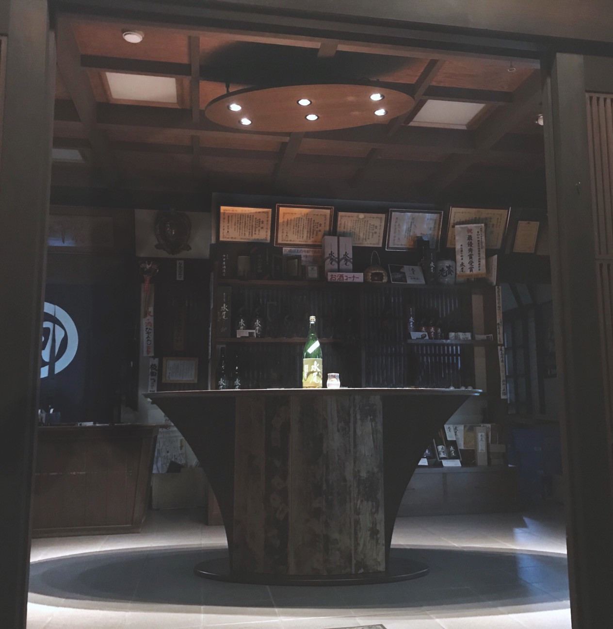 長野県飯山市｜オーダー店舗設備【テイスティングテーブル】利き酒と共に嗜む歴史と風格　OJIKI工房