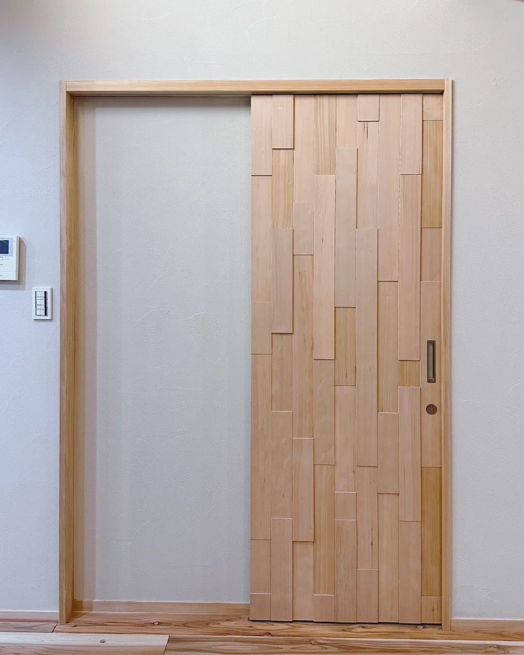 木製建具【オーダー：ドア】自然の木の良さを感じる、デザイン性の高い引き戸・観音開き戸　OJIKI工房