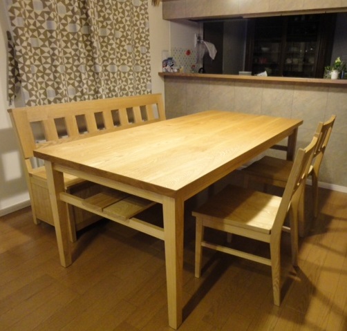 オーダー家具【ダイニングテーブルセット】天然木のタモ材でつくるベンチと椅子のある空間 OJIKI工房