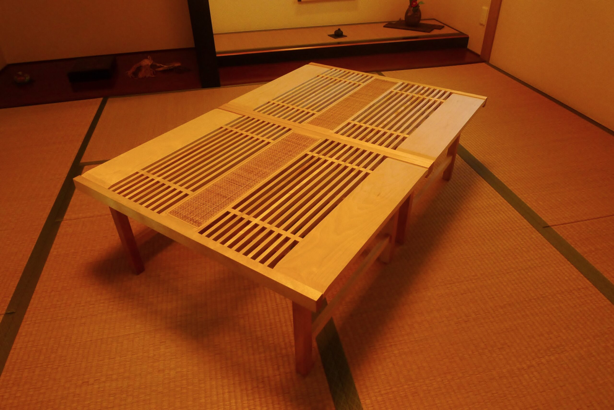 神奈川県|オーダー家具【天板伸縮テーブル】脚を折り畳んで収納出来るカバ材のテーブル OJIKI工房