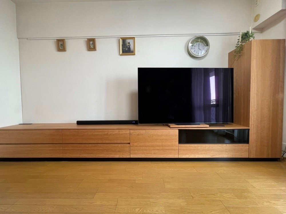 神奈川県海老名市S邸｜オーダー家具【TVボード】天然木の回転台付きの大型TVボード　OJIKI工房