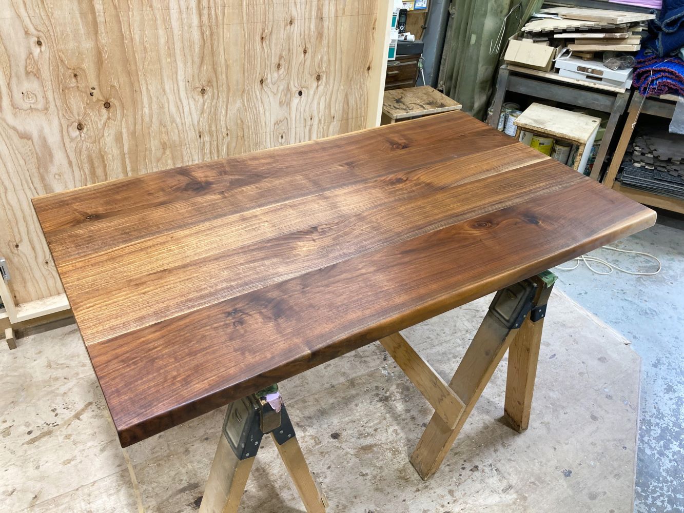 《家具 修理 / メンテナンス:ダイニングテーブル》無垢ウォールナット天板の仕上直し OJIKI工房