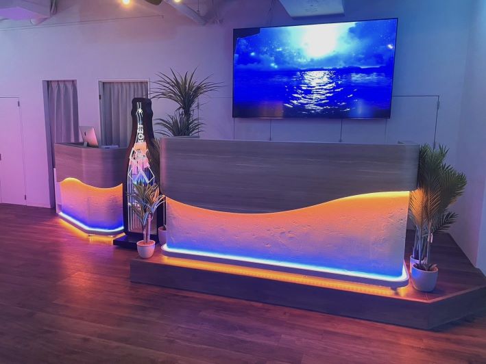 東京都港区赤坂|オーダー家具【店舗設備】音と光が調和するDJブース&受付 OJIKI工房