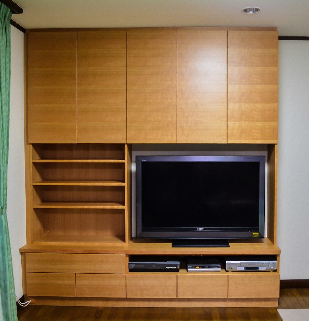 神奈川県藤沢市｜オーダー家具【壁面収納】テレビを設置出来る大型壁面収納家具　OJIKI工房