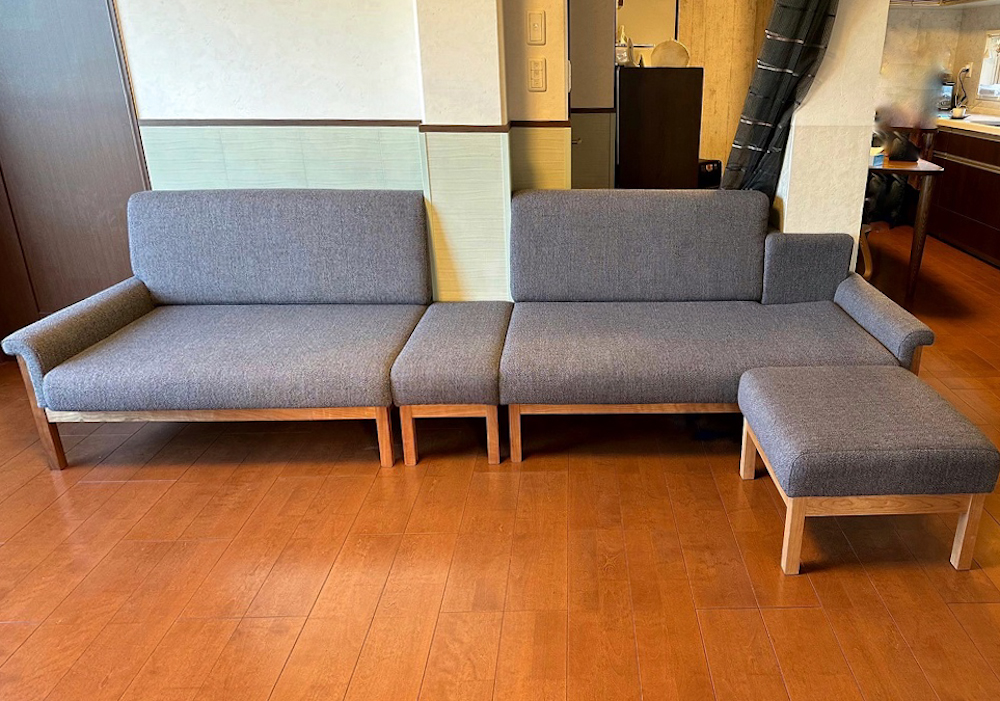 神奈川県相模原市S邸｜オーダー家具【ソファ】部屋にピッタリのロングソファとオットマン　OJIKI工房
