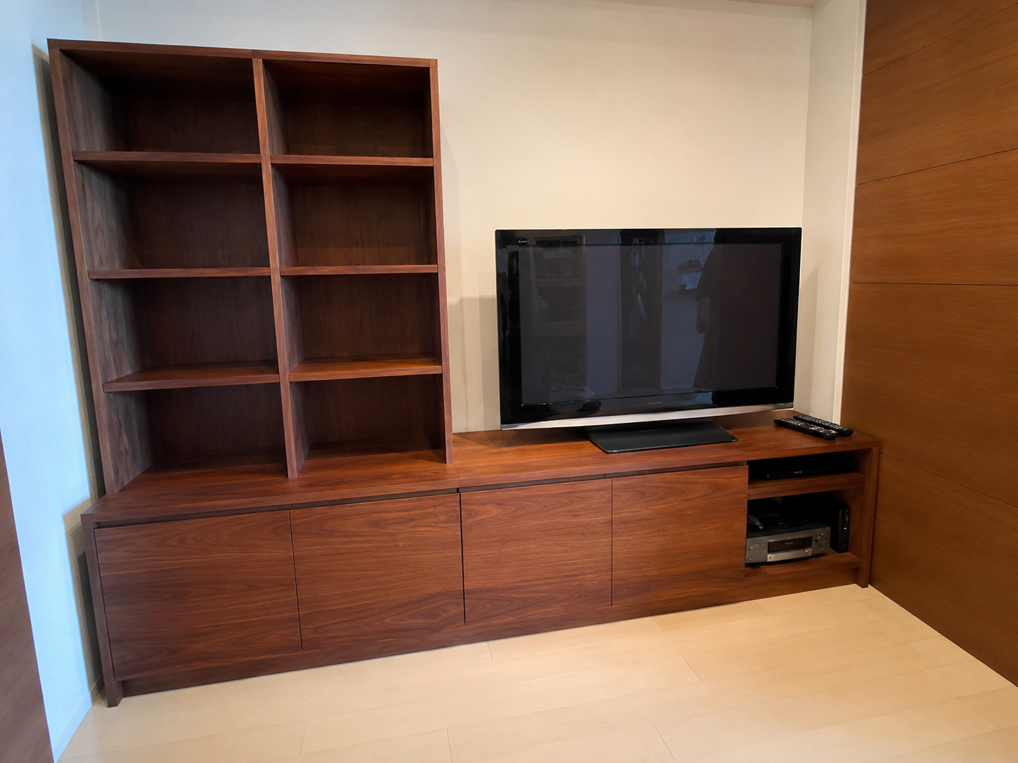 横浜市S邸|オーダー木製家具【TVボード】ウォールナット材の美しさを活かした空間設計 OJIKI工房