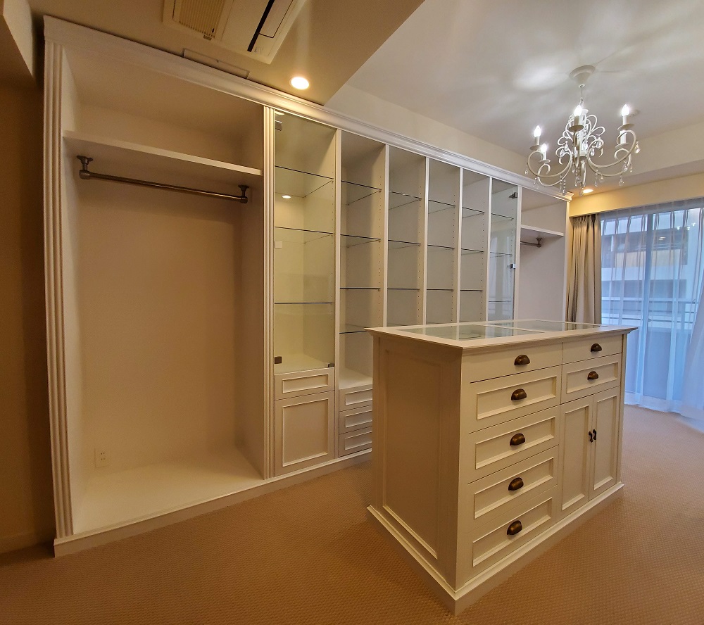 木製家具【オーダー：ドレッシングルーム用シェルフ】おしゃれな店舗のようなお部屋の家具　OJIKI工房