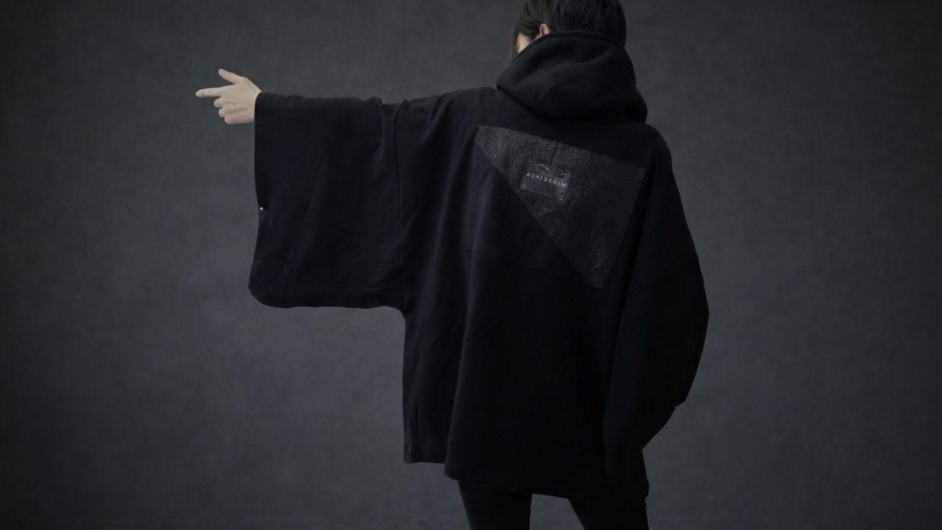 【再販開始】秋に羽織る、BLACK × シルバーデニムのKIMONOパーカー