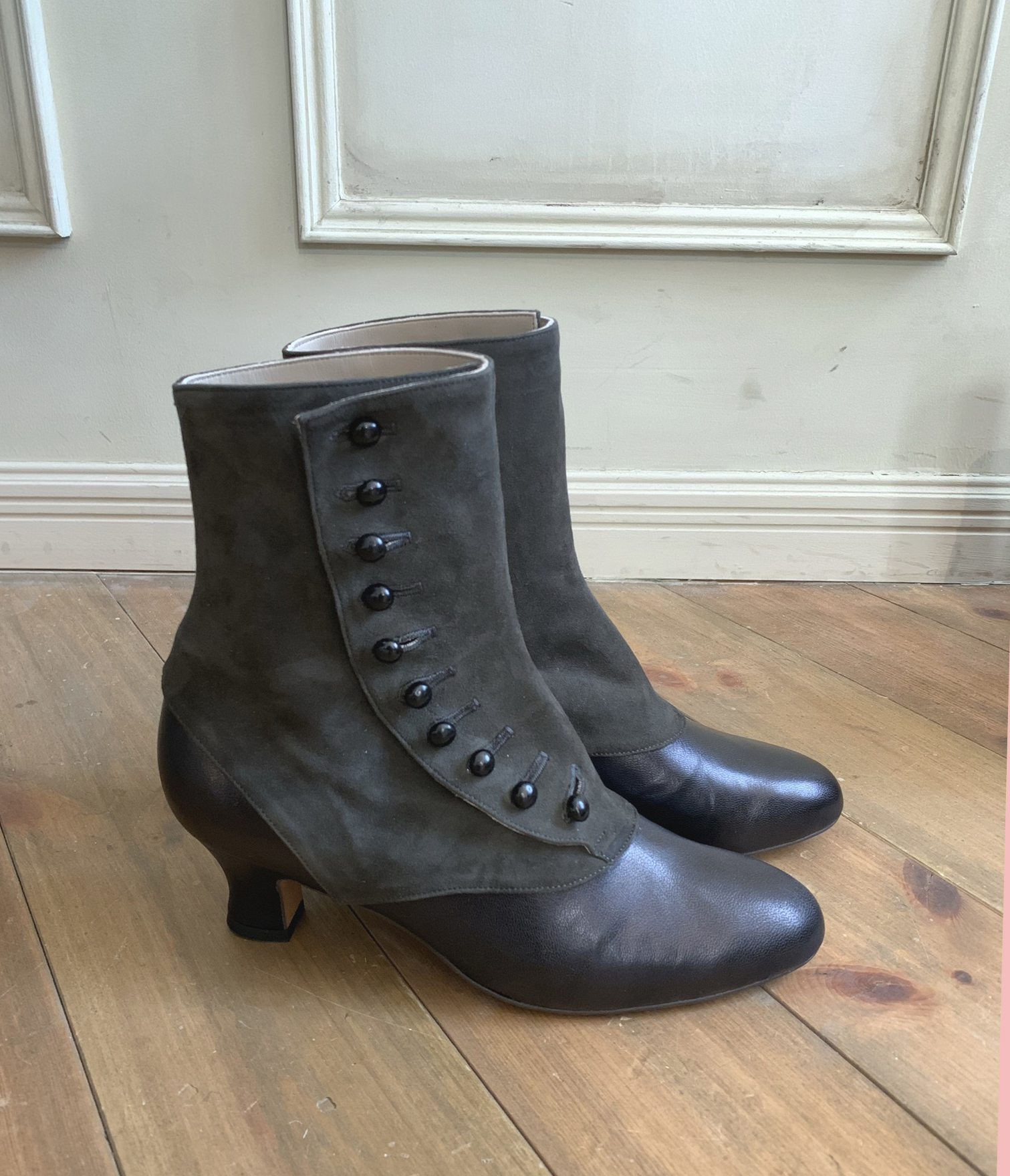 Button top boots 新色のお知らせ。